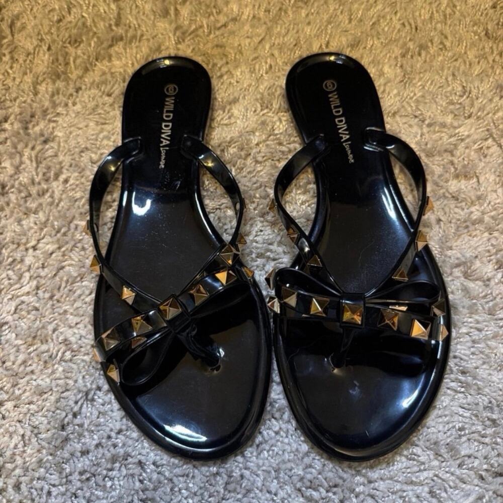 Wild Diva Lounge Black Jelly Sandals Size 6 Gold Stud Bow Thong Flip Flops NIB